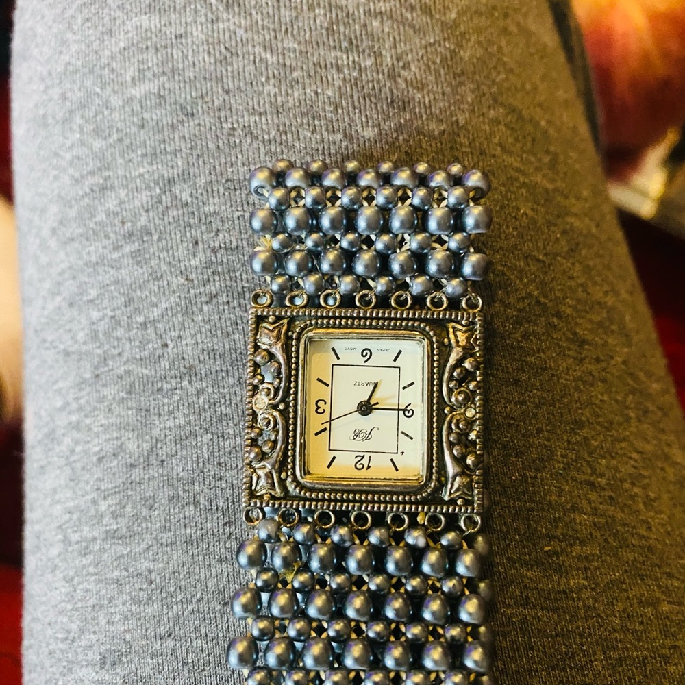 Grey pearl watch